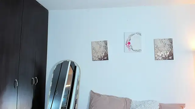 SarahCinnamon- online show from 03.24.26