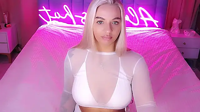 Snapshot of AllwaysHotJ chatting on 11.28.25 AllwaysHotJ online show from 11.28.25