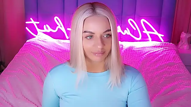 Snapshot of AllwaysHotJ chatting on 11.29.25 AllwaysHotJ online show from 11.29.25