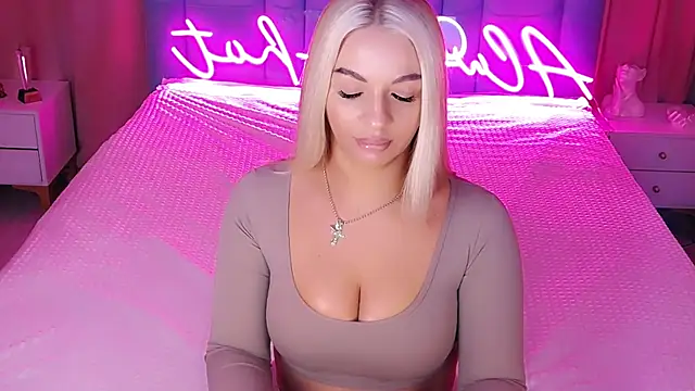 Snapshot of AllwaysHotJ chatting on 12.03.25 AllwaysHotJ online show from 12.03.25