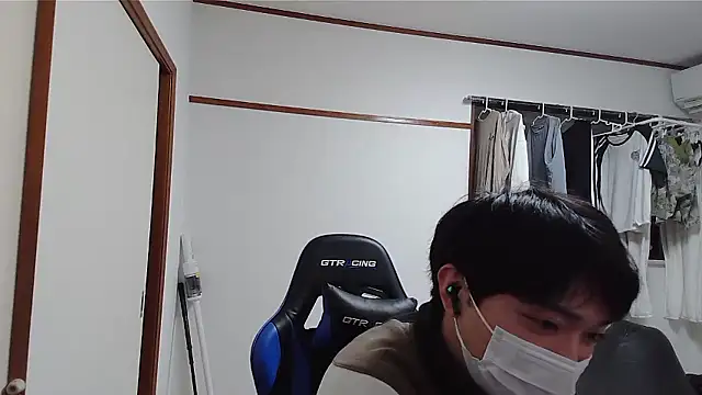 Snapshot of pychan chatting on 12.20.25 pychan online show from 12.20.25