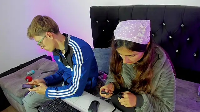 A sexy couple   online show from 11.13.25