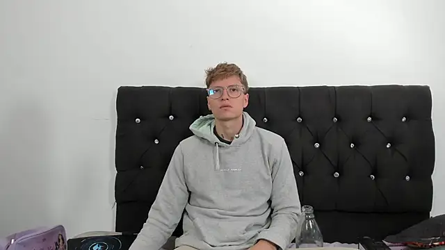 A sexy couple   online show from 12.19.25