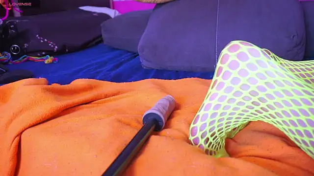 sweetfoxed online show from 12.03.25