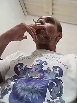 Snapshot of Henrifalcao chatting on 10.18.25 Henrifalcao online show from 10.18.25