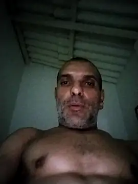 Snapshot of Henrifalcao chatting on 10.30.25 Henrifalcao online show from 10.30.25