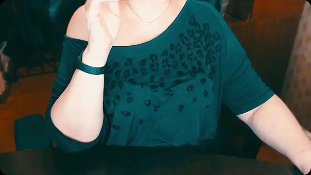 Snapshot of AlisaHot55 chatting on 12.15.25 AlisaHot55 online show from 12.15.25