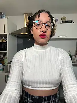 Snapshot of Lauyako chatting on 01.11.25 Lauyako online show from 01.11.25