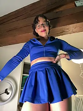 Snapshot of Lauyako chatting on 03.11.25 Lauyako online show from 03.11.25