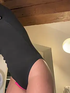 Snapshot of Lauyako chatting on 03.15.25 Lauyako online show from 03.15.25