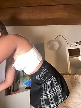 Snapshot of Lauyako chatting on 10.07.25 Lauyako online show from 10.07.25