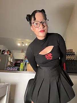 Snapshot of Lauyako chatting on 10.21.25 Lauyako online show from 10.21.25