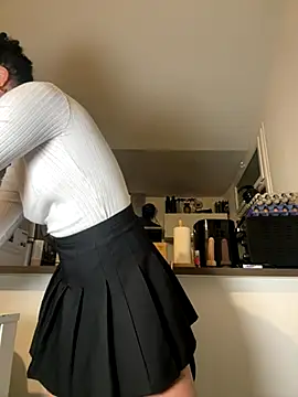 Snapshot of Lauyako chatting on 11.14.25 Lauyako online show from 11.14.25