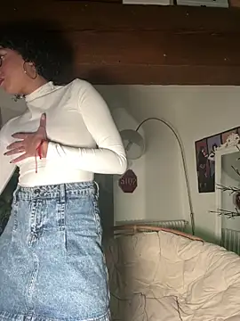 Snapshot of Lauyako chatting on 12.13.25 Lauyako online show from 12.13.25