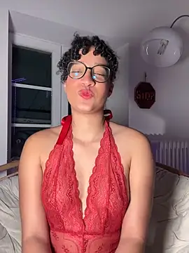 Snapshot of Lauyako chatting on 02.15.26 Lauyako online show from 02.15.26