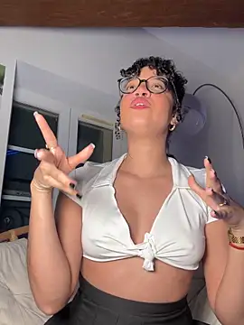 Snapshot of Lauyako chatting on 02.22.26 Lauyako online show from 02.22.26