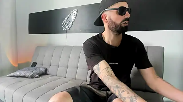 Snapshot of MattxFeet chatting on 12.18.24 MattxFeet online show from 12.18.24