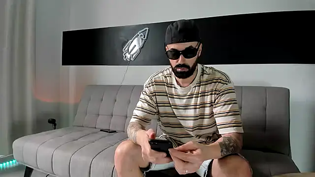 Snapshot of MattxFeet chatting on 12.23.24 MattxFeet online show from 12.23.24