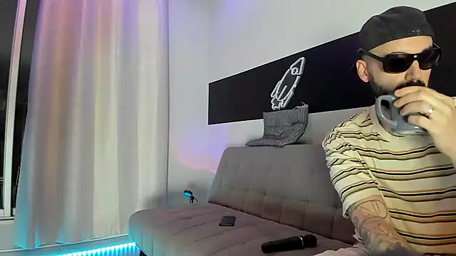 Snapshot of MattxFeet chatting on 12.23.24 MattxFeet online show from 12.23.24