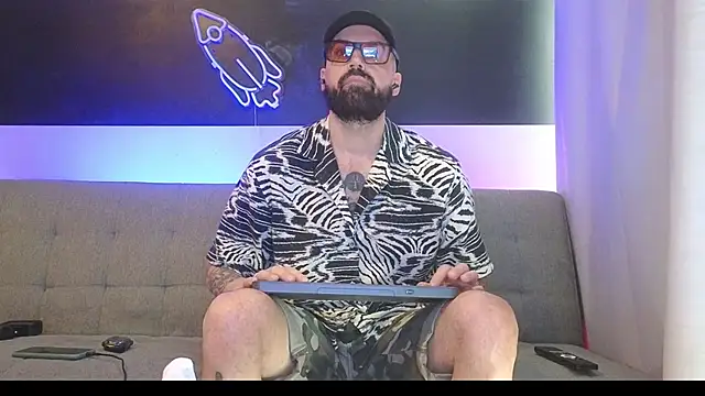 Snapshot of MattxFeet chatting on 10.23.25 MattxFeet online show from 10.23.25