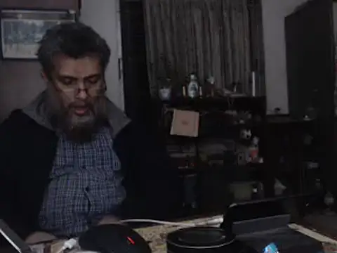 Snapshot of HOW70 chatting on 02.09.25 HOW70 online show from 02.09.25