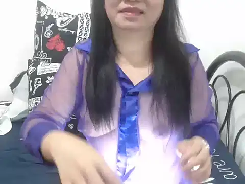 Snapshot of stacie_iris chatting on 11.19.25 stacie iris online show from 11.19.25