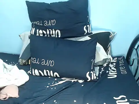 Snapshot of stacie_iris chatting on 12.01.25 stacie iris online show from 12.01.25