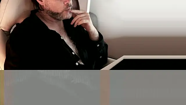 Snapshot of Sanders_White chatting on 12.31.24 Sanders White online show from 12.31.24