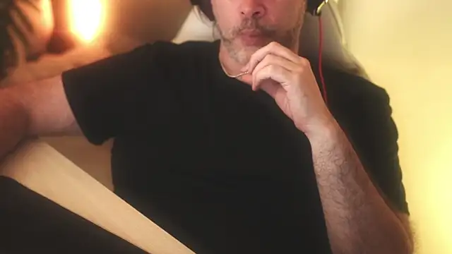 Snapshot of Sanders_White chatting on 03.04.25 Sanders White online show from 03.04.25