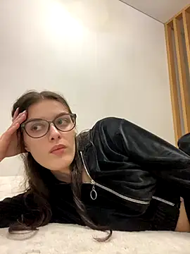 Snapshot of little_belucci chatting on 11.12.25 little belucci online show from 11.12.25