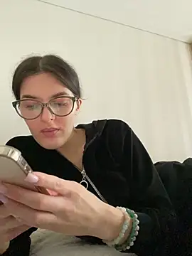 Snapshot of little_belucci chatting on 11.19.25 little belucci online show from 11.19.25