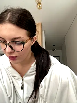 Snapshot of little_belucci chatting on 01.08.26 little belucci online show from 01.08.26