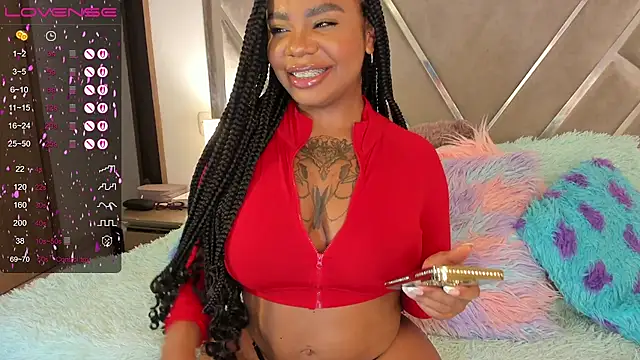 Snapshot of tarawilsonn chatting on 11.06.25 tarawilsonn online show from 11.06.25