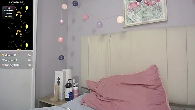 Snapshot of amy_le01 chatting on 12.27.24 amy le01 online show from 12.27.24