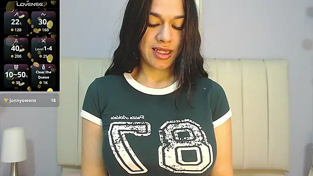 Snapshot of amy_le01 chatting on 12.15.25 amy le01 online show from 12.15.25