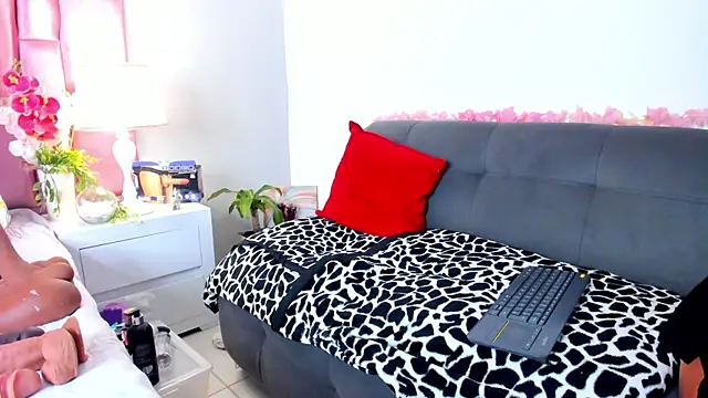 Anaa Bellaa online show from 11.15.25