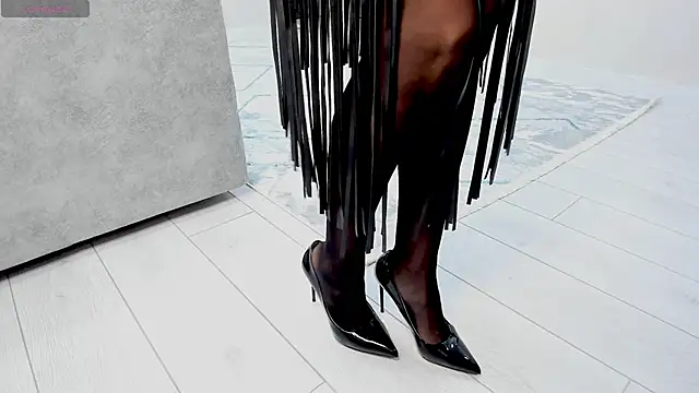 Snapshot of HotyPlays chatting on 12.14.24 HotyPlays online show from 12.14.24