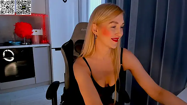 Snapshot of HotyPlays chatting on 02.22.25 HotyPlays online show from 02.22.25