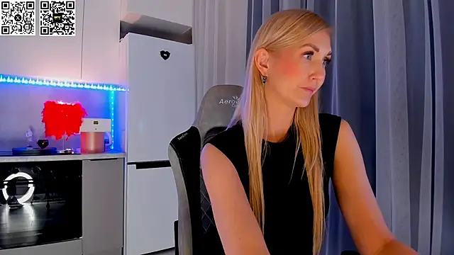 Snapshot of HotyPlays chatting on 02.26.25 HotyPlays online show from 02.26.25