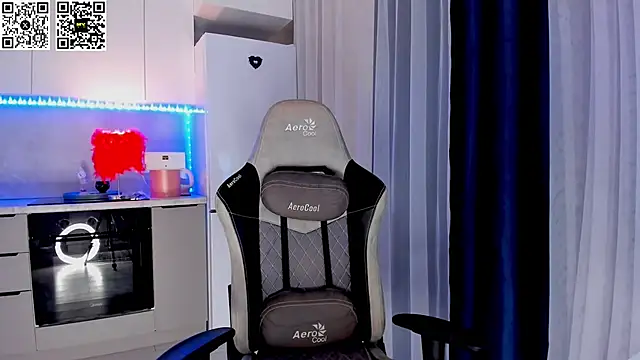 Snapshot of HotyPlays chatting on 03.01.25 HotyPlays online show from 03.01.25