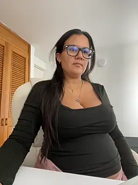 SWEETLILY18 online show from 11.26.25