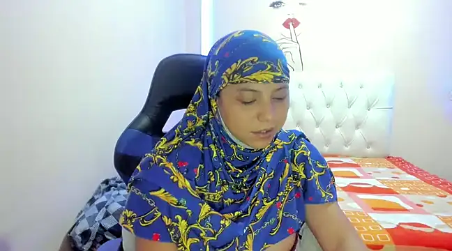 Leylafourniert online show from 01.13.25