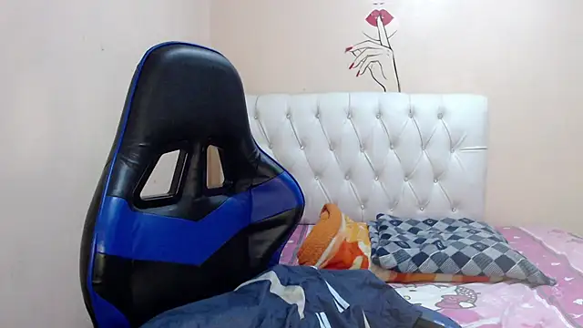 Leylafourniert online show from 10.08.25