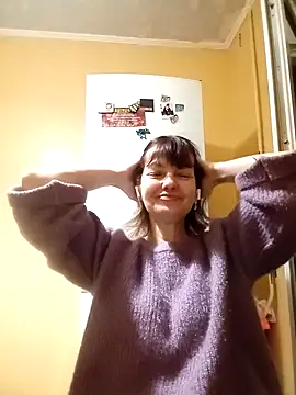 Snapshot of TiAmorre chatting on 12.23.24 TiAmorre online show from 12.23.24