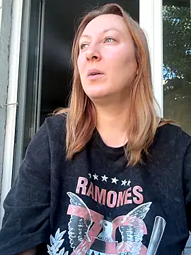 Mira Xo  online show from 09.23.25