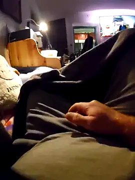 Snapshot of anonymus9006 chatting on 02.04.25 anonymus9006 online show from 02.04.25