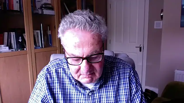 Snapshot of Oldpistolpete chatting on 04.17.26 Oldpistolpete online show from 04.17.26