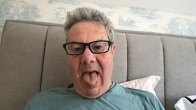 Snapshot of Oldpistolpete chatting on 04.21.26 Oldpistolpete online show from 04.21.26