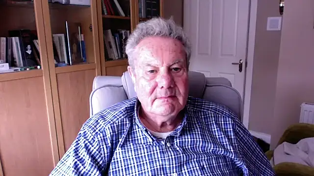 Snapshot of Oldpistolpete chatting on 04.22.26 Oldpistolpete online show from 04.22.26