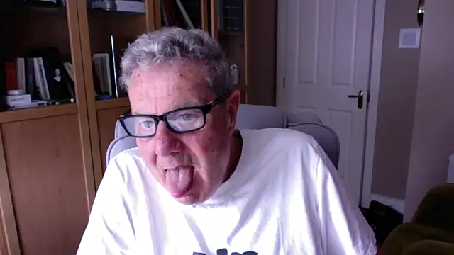 Snapshot of Oldpistolpete chatting on 05.02.26 Oldpistolpete online show from 05.02.26